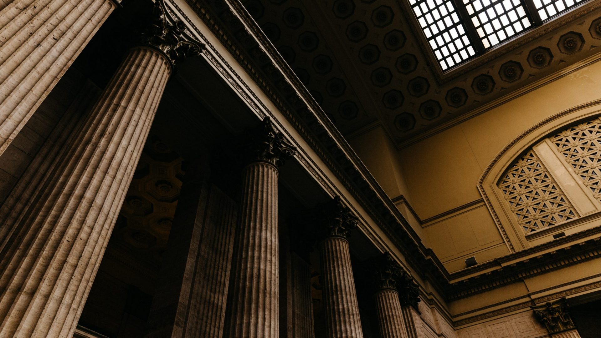 SOLUCIONES A NECESIDADES LEGALES